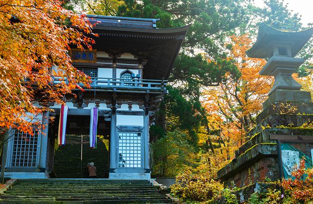 名物料理ジンギスカンと紅葉でときめく大山寺散策